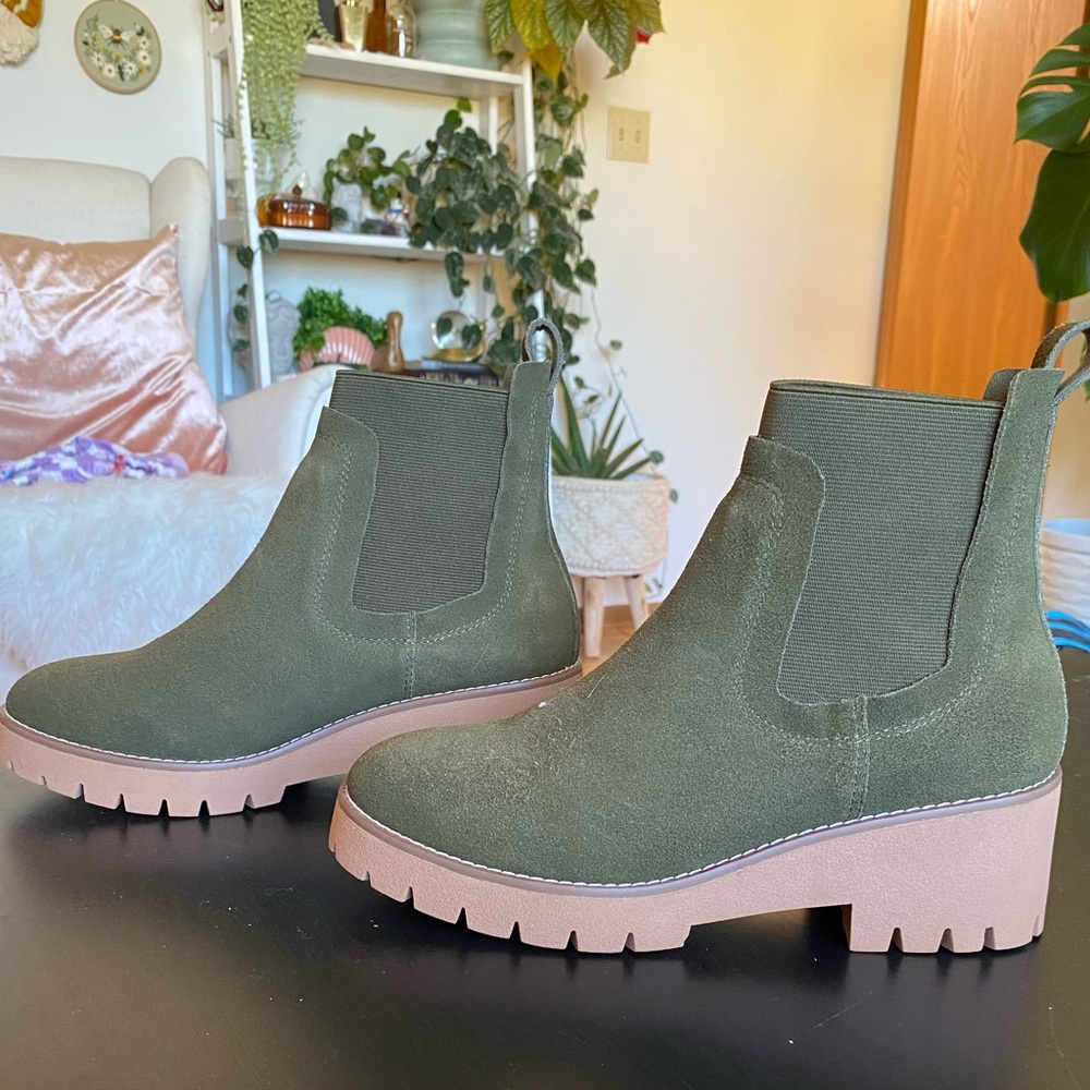 Blondo Waterproof Suede Dyme Chelsea Boots | New | Olive Green | Size 8